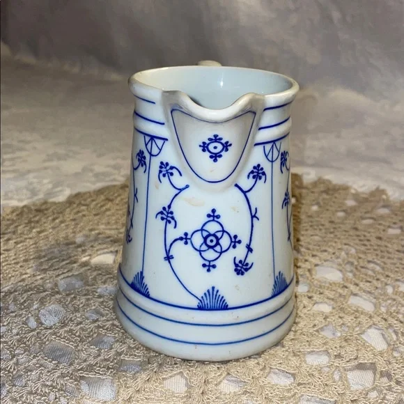 Vintage porcelain Blue and White Creamer jug. - Picture 2 of 5